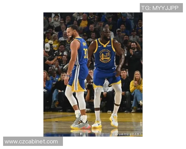 勇士战胜灰熊，库里再度献技——篮球史上的光辉一页