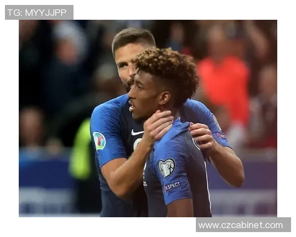 姆巴佩向阿尔巴表白:你是我心中的明星! 姆巴佩向阿尔巴表白:你是我心中的明星!