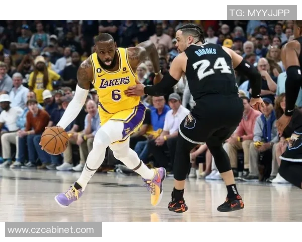 勇士主场击败湖人，勇往直前再下一城，豪取四连胜！