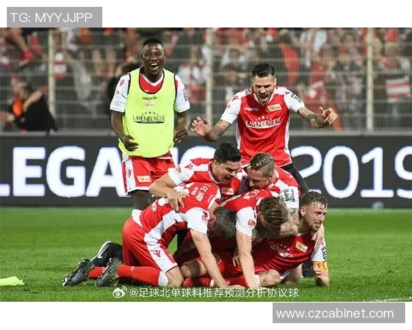 沙尔克04遭门兴横扫联赛不胜连败加剧困境 沙尔克04遭门兴横扫联赛不胜连败加剧困境