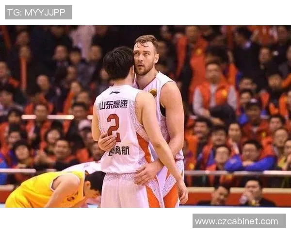 莫泰尤纳斯领衔山东男篮取得五连胜，稳坐CBA南区第一位置